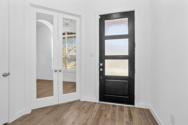 Photo - 256 Sky Top Dr