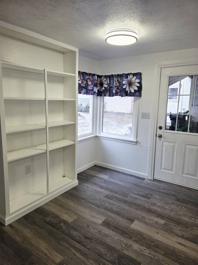 Photo - 603 W Chewelah Ave