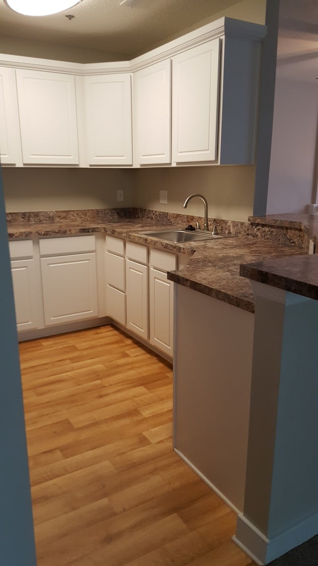 Signature Champlain - Cocina - Woodlake Village-Waterpointe Apartments