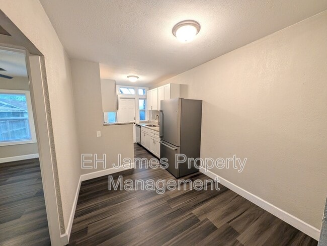 Photo - 2206 E 7th St