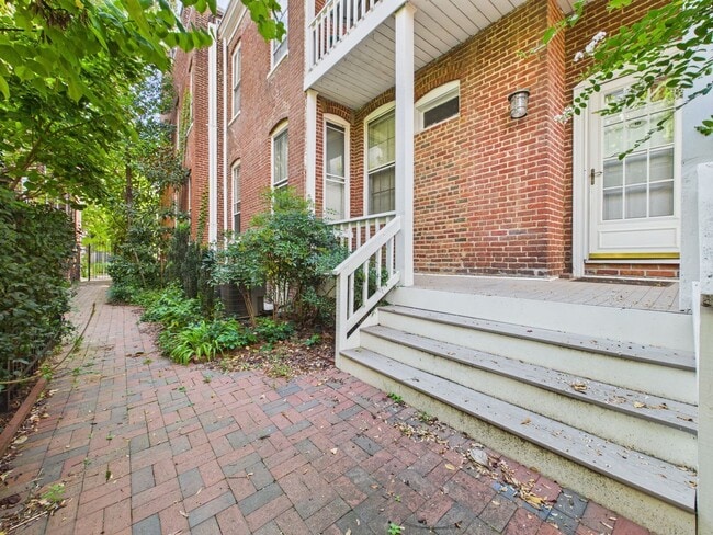 Building Photo - 2204 W Grace St Unit 1b