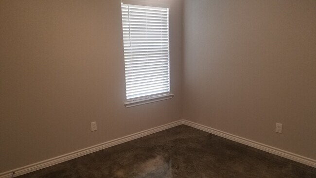 202 Lowes Blvd