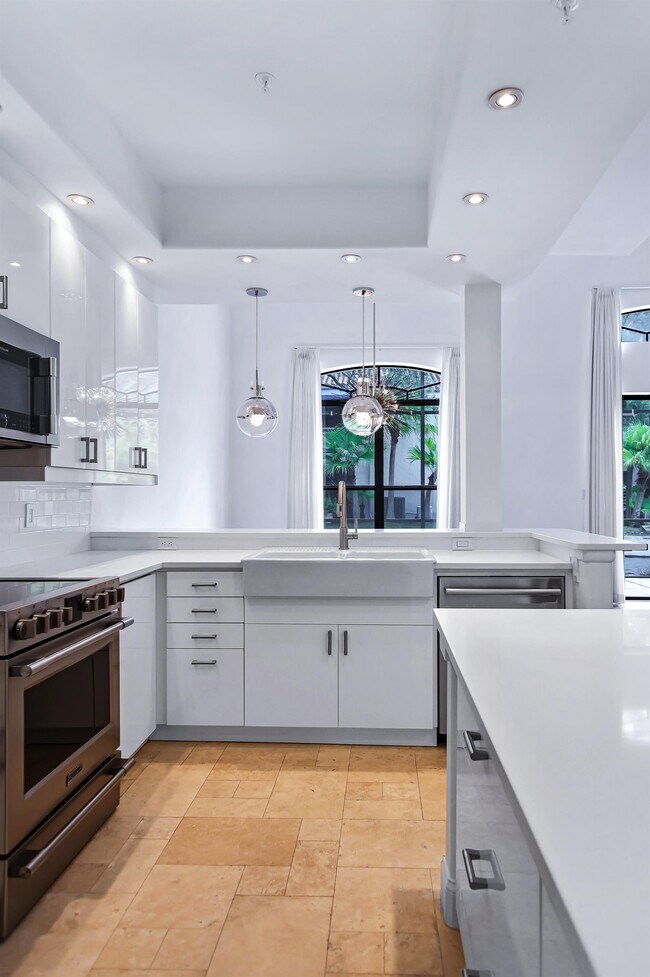 Photo - 1010 Winderley Pl