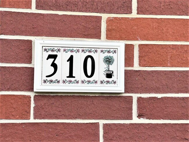 Photo - 310 E Poinsettia St