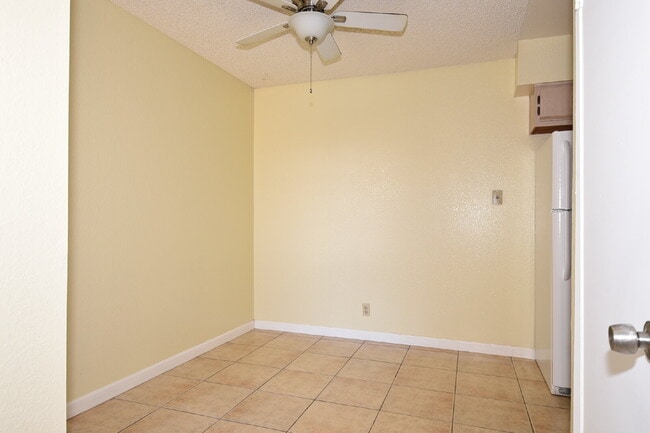 Lovely 2nd Floor, 1 Bed, 1 Bath Condo At Desert Shores!