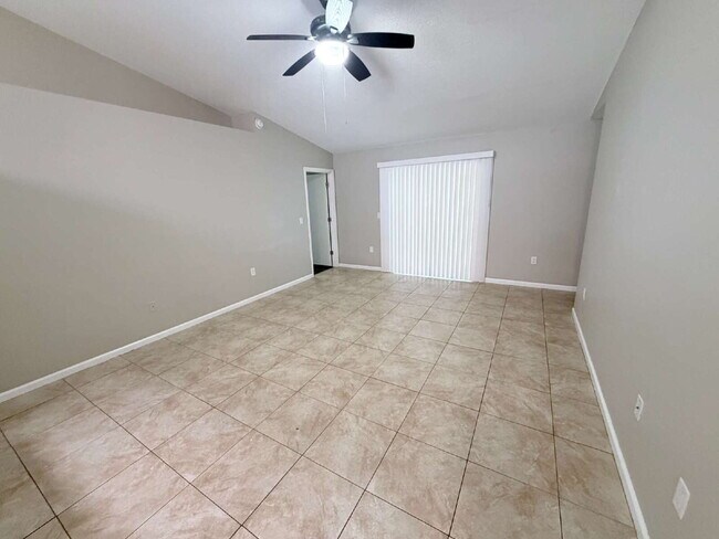 Photo - 4 Bedroom Home for Rent in Lakeland!