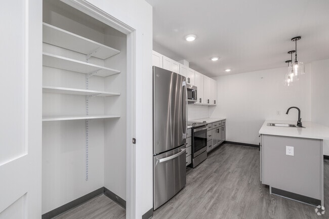 2BR, 2BA - Pantry