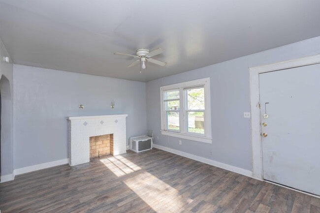 821 S Travis St Unit C