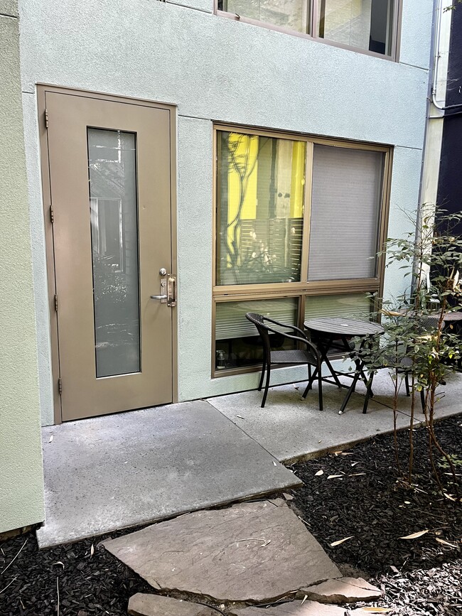 Puerta principal - 1201 Pine St Unidad 157