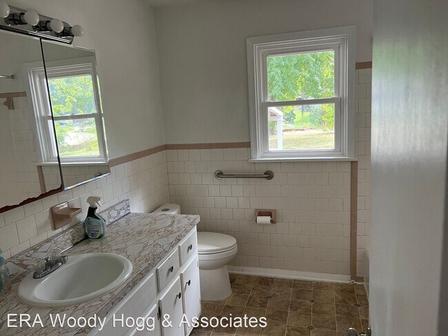 Photo - 3 br, 1.5 bath House - 6460 Thrush Way