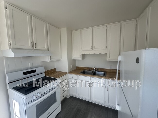 Photo - 1225 2nd St Unit Webster Apartments