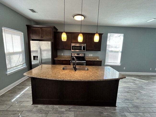 Photo - 664 Helen Ave