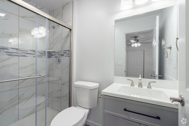 3BR, 2BA - 997SF - Primary Bathroom