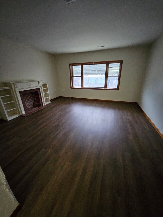 Photo - Upper 3 bedroom unit