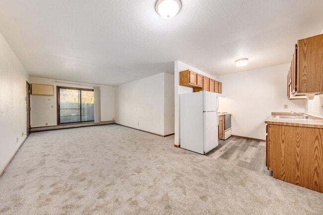 Parkway West Apartment Homes