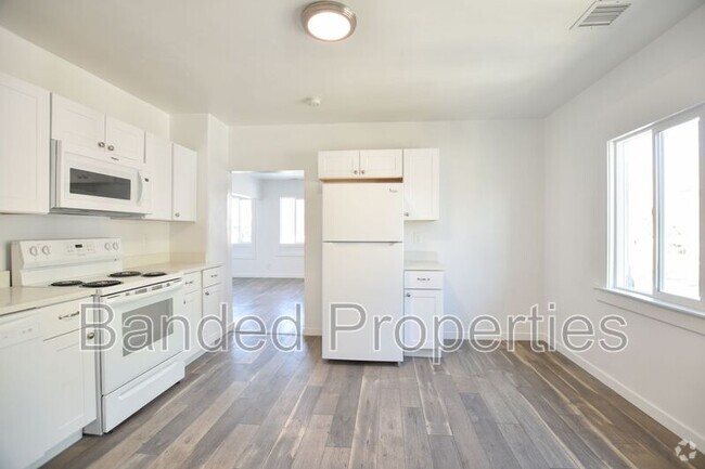 Building Photo - 627 23rd St Rental
