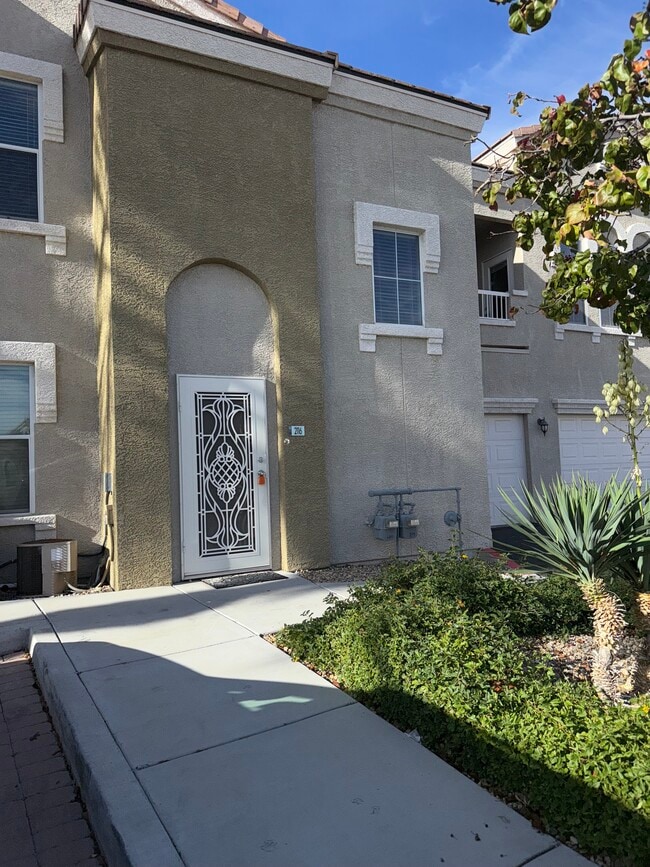 Building Photo - 9975 Peace Way Unit 2116