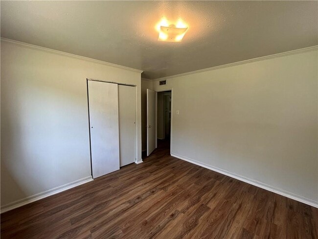 Photo - 459 Seabreeze Rd E