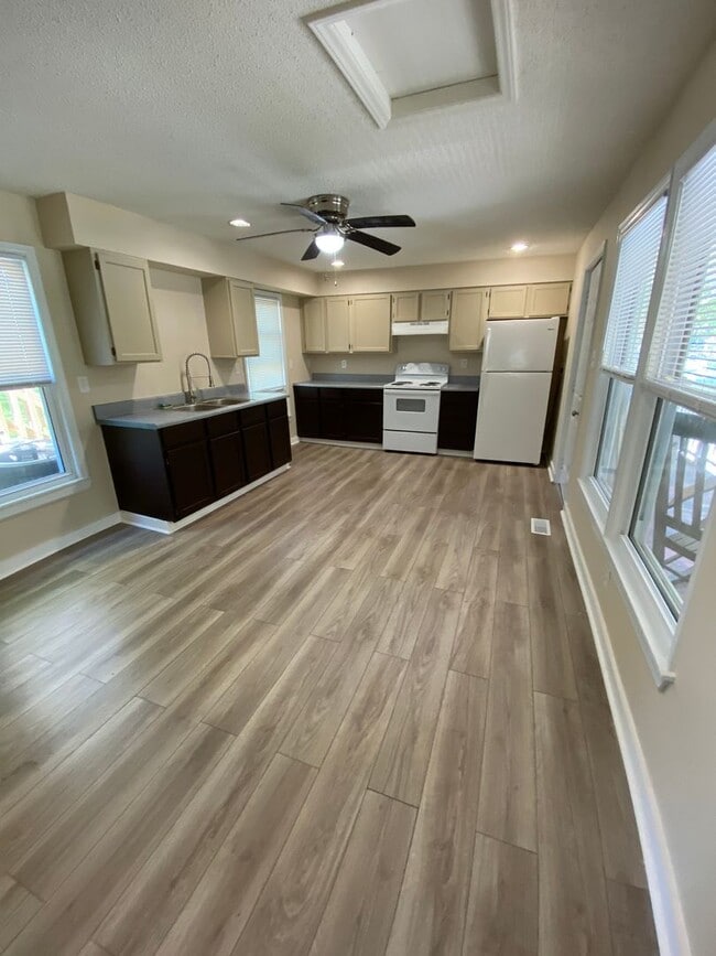 Photo - 802 N B St Unidad 802 N B St #3