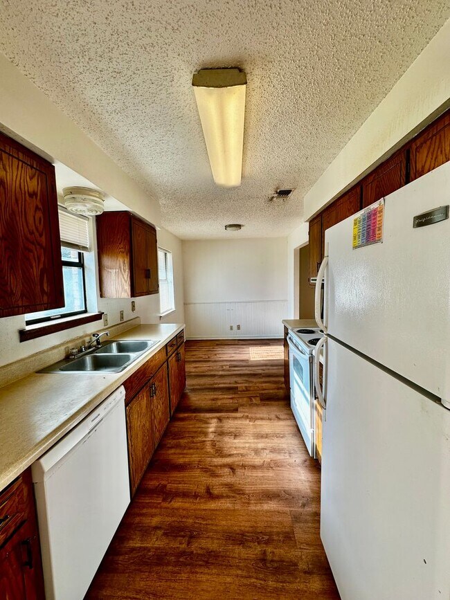 Photo - Bowie Trust-Mack Hollimon Duplex Unit 214 Mack Hollimon