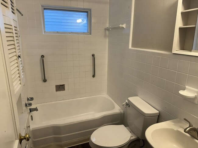Photo - 206 Charles St