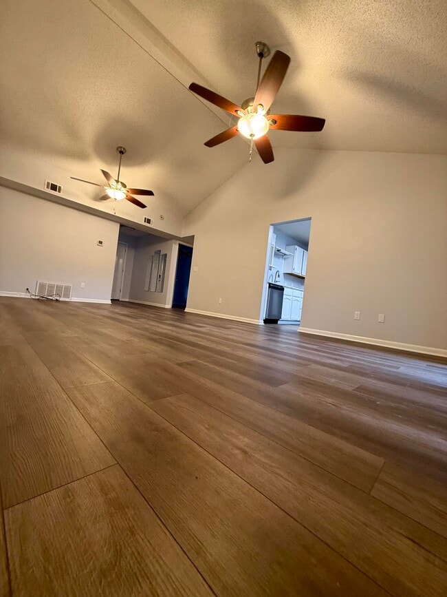 Photo - 2908 Alpine Pl