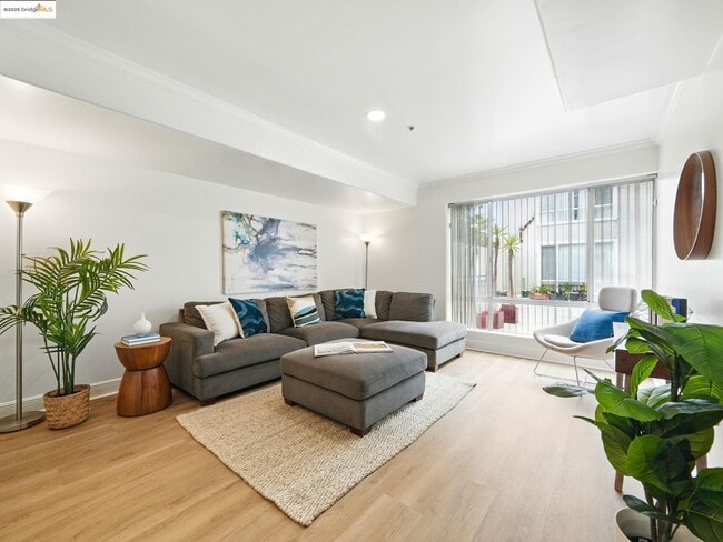 Building Photo - 1515 14th Ave Unit 201 Rental