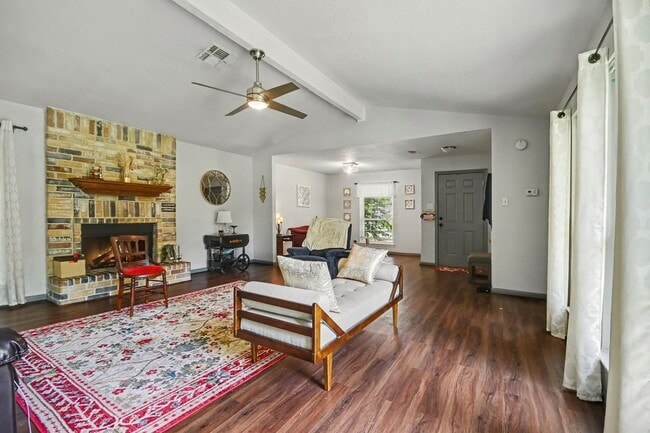 Photo - 423 Merriweather St