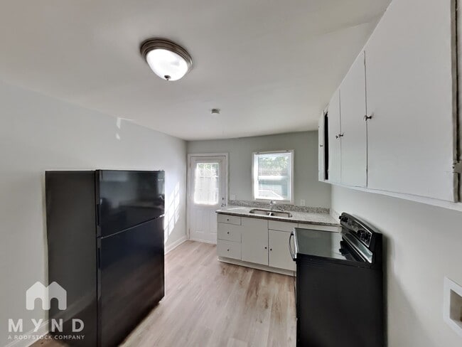 Photo - 300 Jones St
