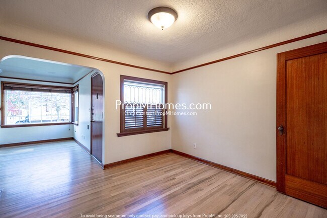 Photo - 4 Bedroom in the Heart of Sellwood! Fenced Backyard and Huge Basement!