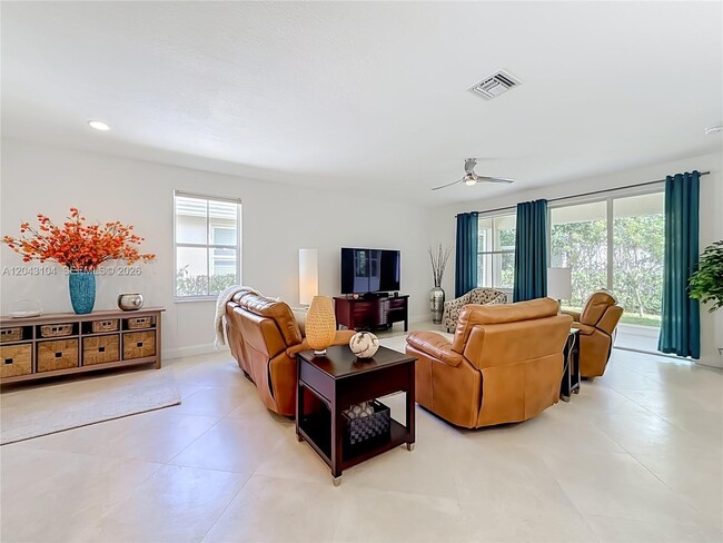 Photo - 1556 Winterberry Ln