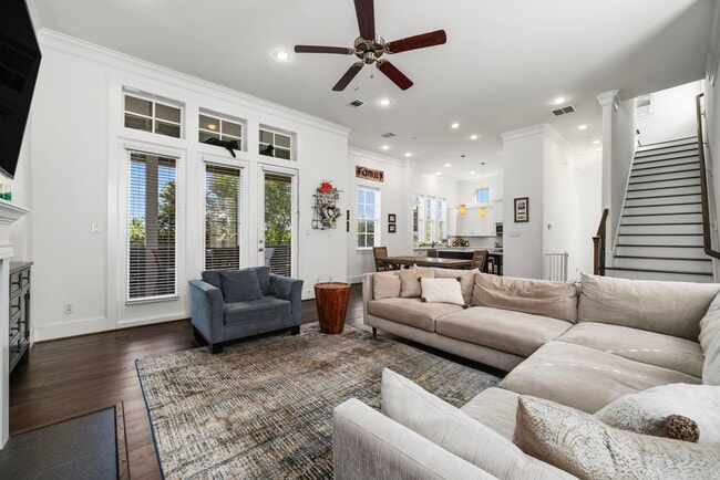 Photo - 816 Ennis St