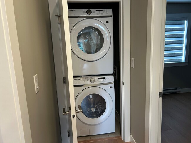 Photo - 386 Wakesiah Ave Unit Carriage