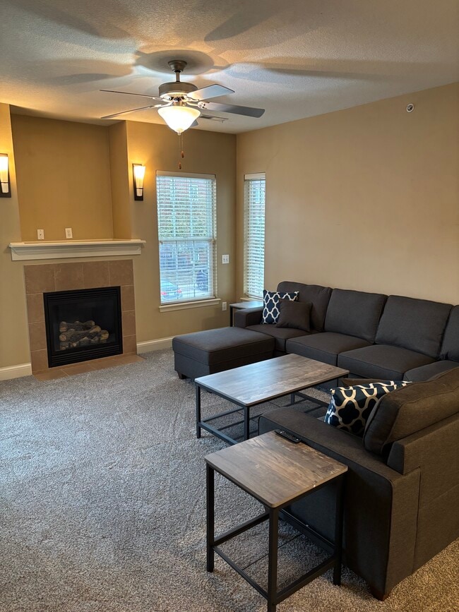 Photo - 613 Grandview Ct Unit 2