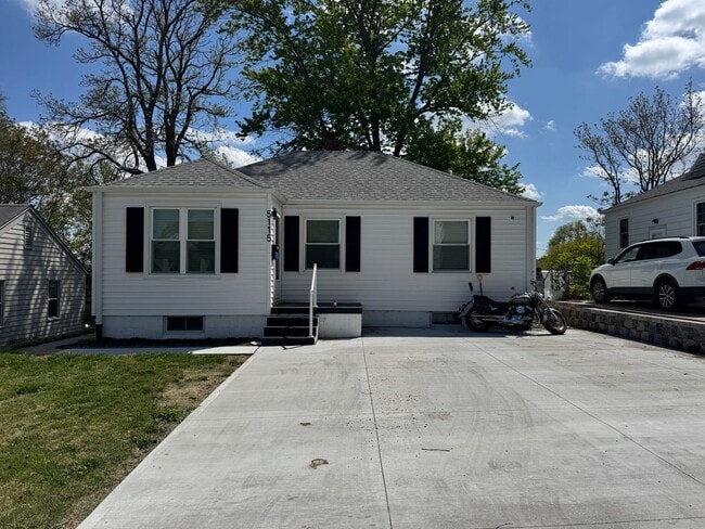 Photo - Massive Parking + Finished Basement Near UNMC & Downtown – $2,000/mo