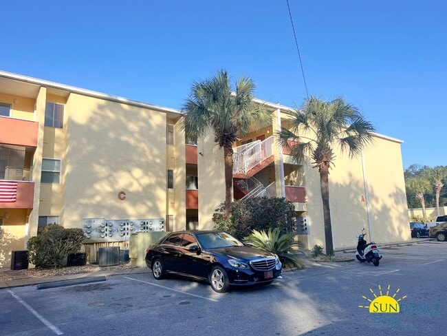 Building Photo - 1 mile East of Hurlburt AFB, beautiful Cedars condo!