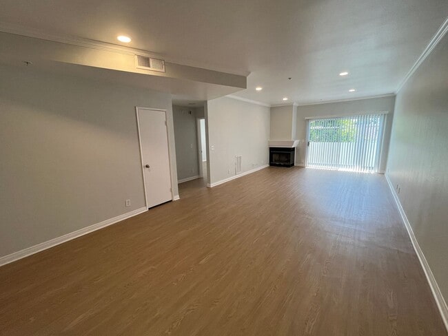 Photo - 16070 Sunset Blvd