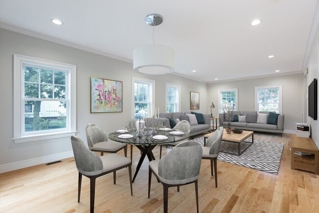 Photo - 293 Broadway