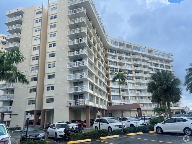 Building Photo - 1817 S Ocean Dr Unit 223 Rental