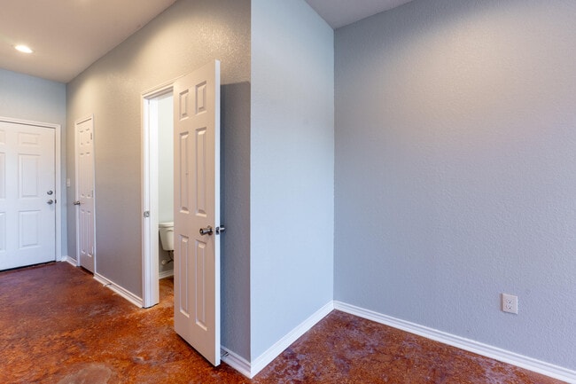 6918 Crestway Dr Unidad 2