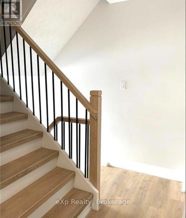 Photo - 215 McNab St Unité 10