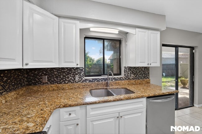 Photo - 454 Loblolly Ln