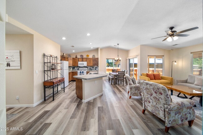 Photo - 819 N 5th St