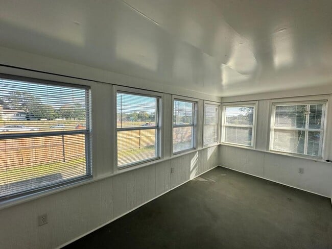 Photo - 6724 Centreville Rd