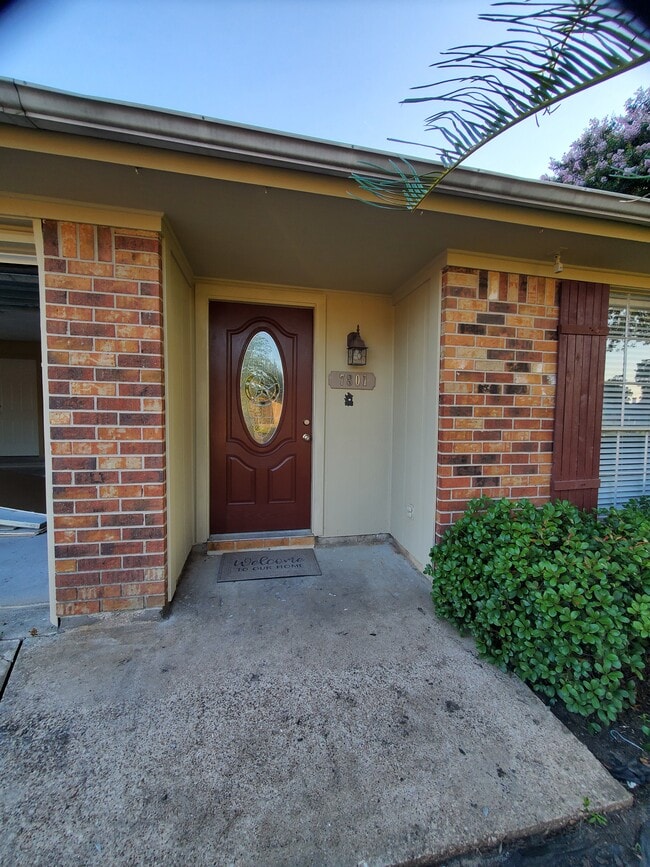 Photo - 7801 Barryknoll Ln