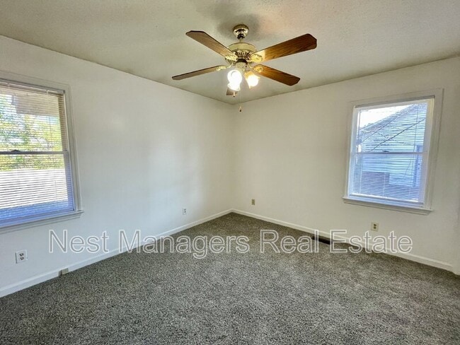 Photo - 1929 Crestview Dr