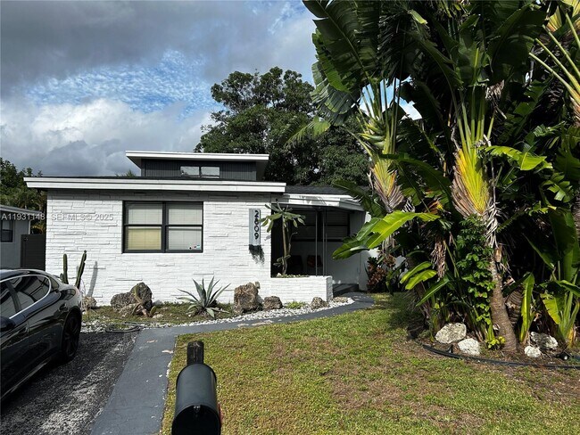 Photo - 2809 SW 8th St Unit B