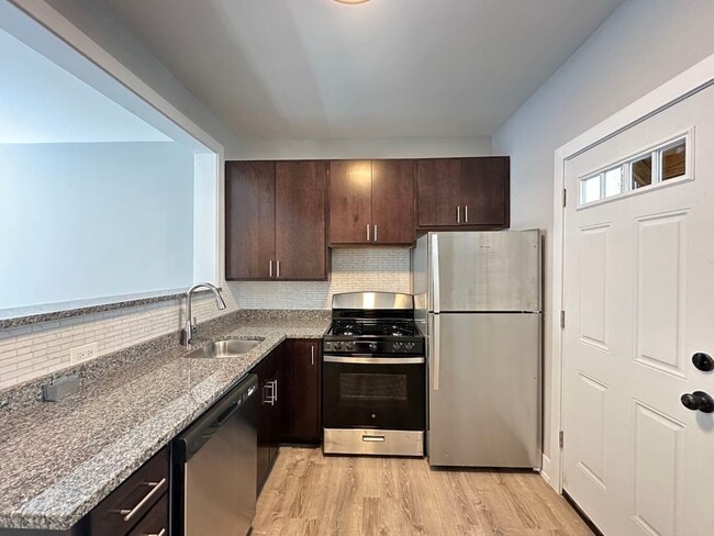 4410 N Wolcott Ave Unit J07P