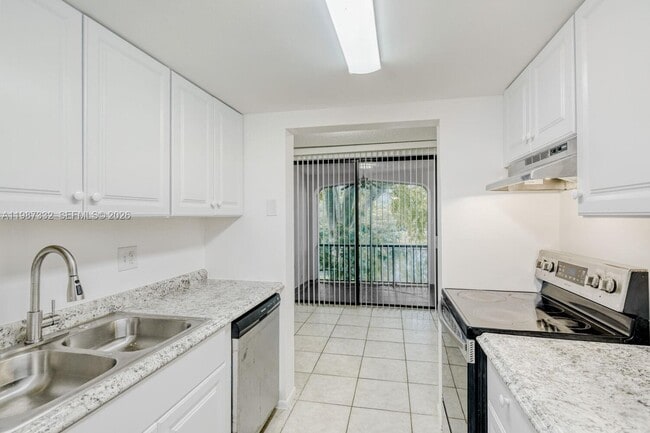 Photo - 3760 Inverrary Dr Unit 2L