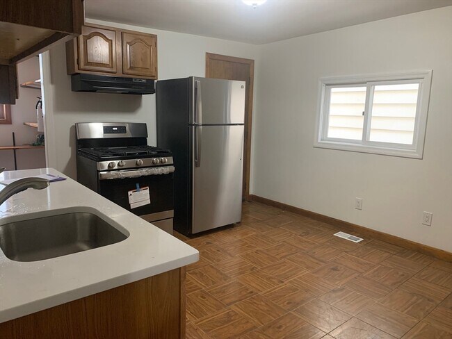 Photo - 110-112 S Common St Unit 2